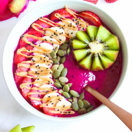 Dragon-fruit-smoothie-bowl