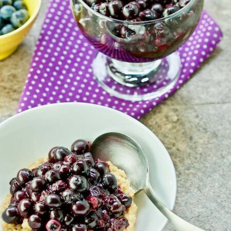Roasted-Blueberry-Quinoa-Breakfast-Bowls