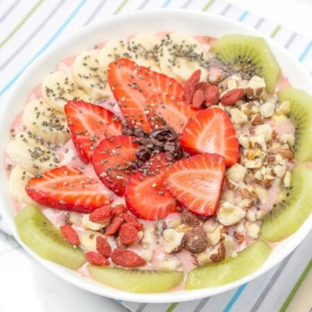 Strawberry-Ginger-Smoothie-Bowl