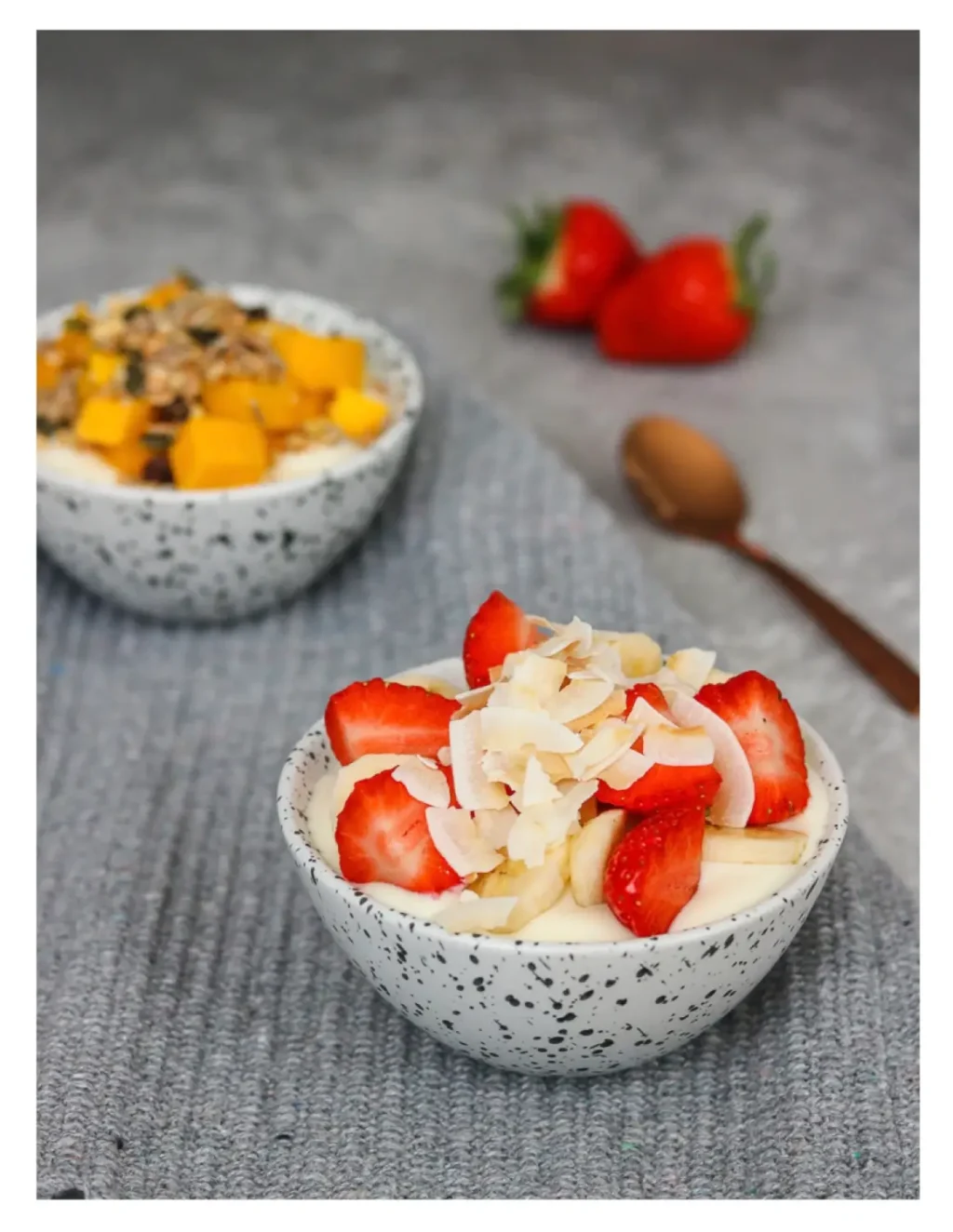 Yoghurt breakfast bowl